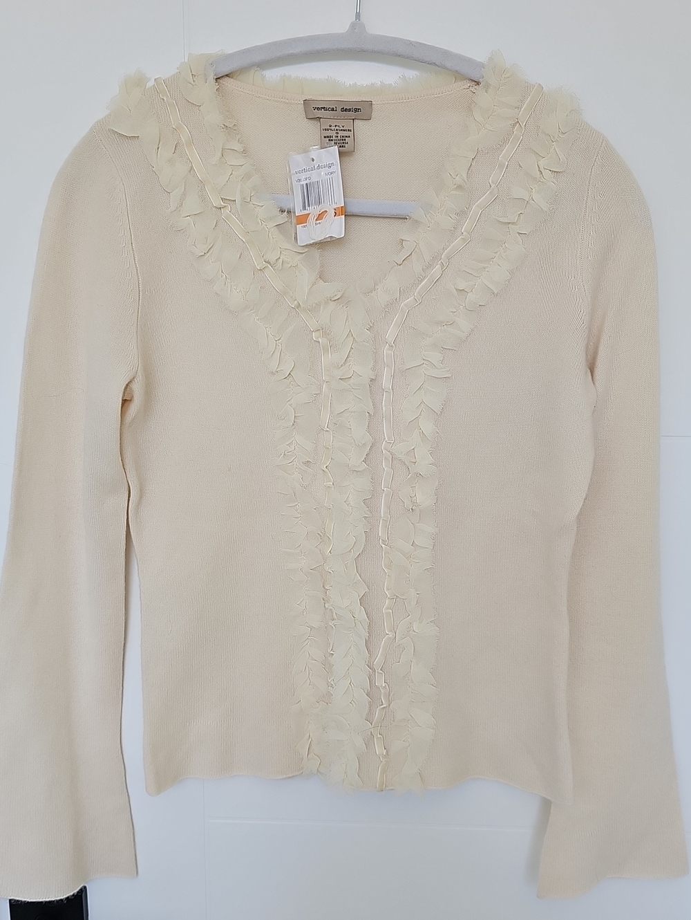 NWT Vertical Design 2 Ply Cashmere Ruffle-Trim V-Neck Ivory Sweater Women's Sz S